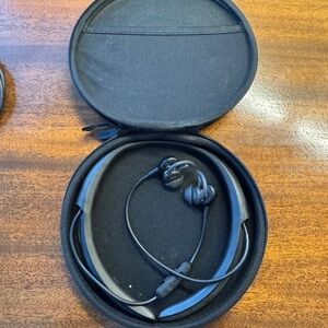 Bose Quiet Control wireless headphones